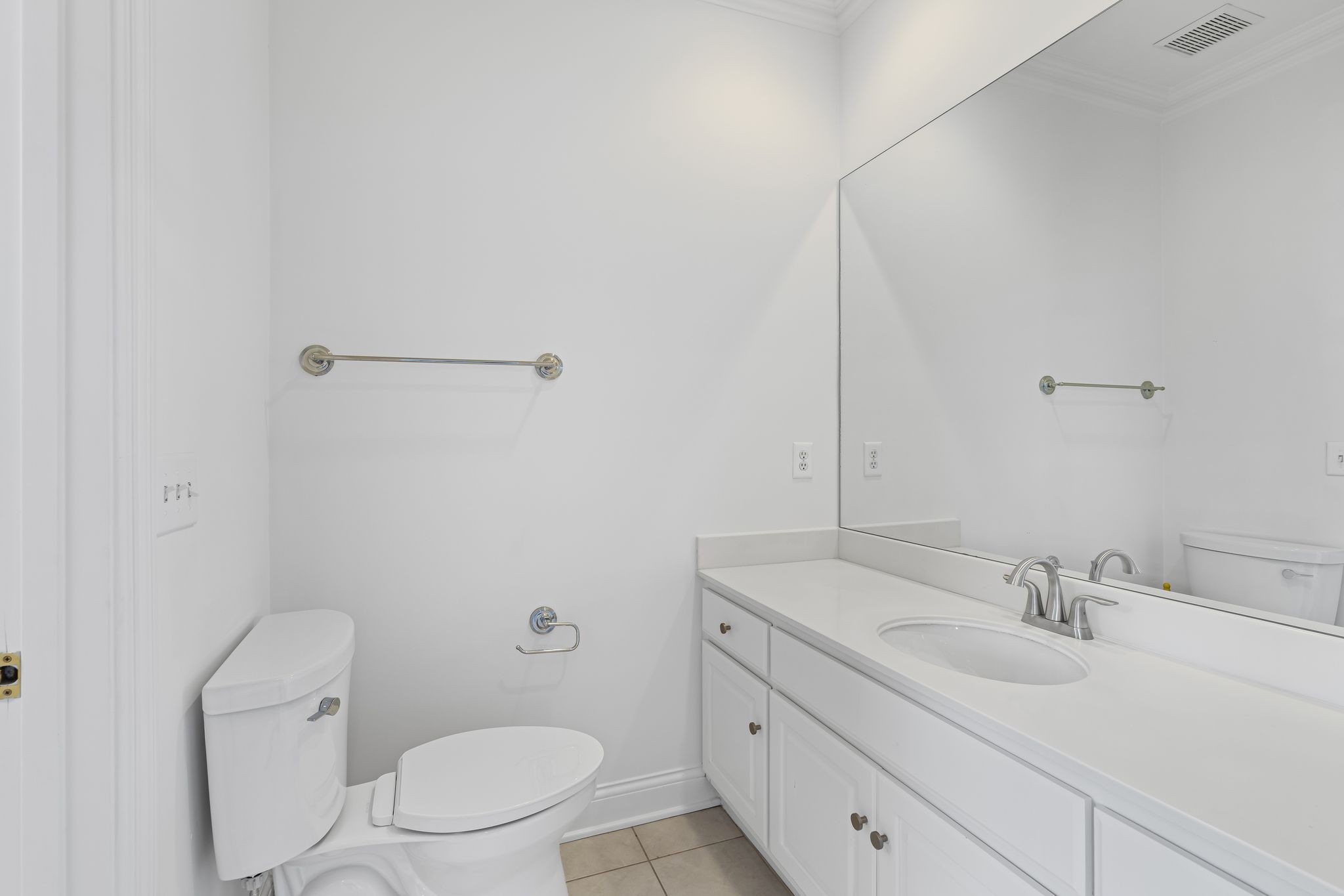 46 Green View Nashville, TN 37205 - Photo 26 of 46 a bathroom with a sink a toilet and a mirror