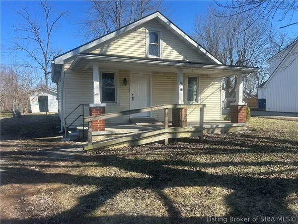 $164,999 | 333 South 1st Street, Austin, IN 47102