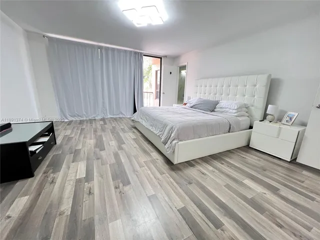 a bathroom with bathtub