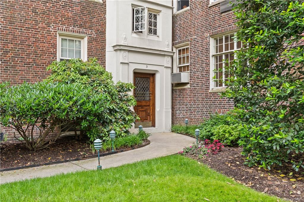 a view of a house with a yard and plants