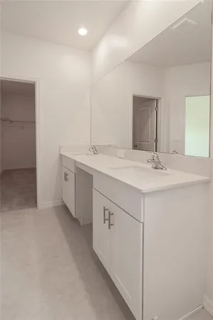 $2,400 | 10844 Fowlers Blf Court, Tampa, FL 33647