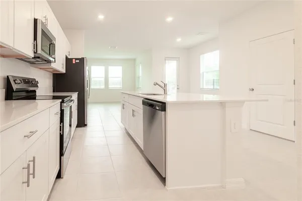 $2,400 | 10844 Fowlers Blf Court, Tampa, FL 33647