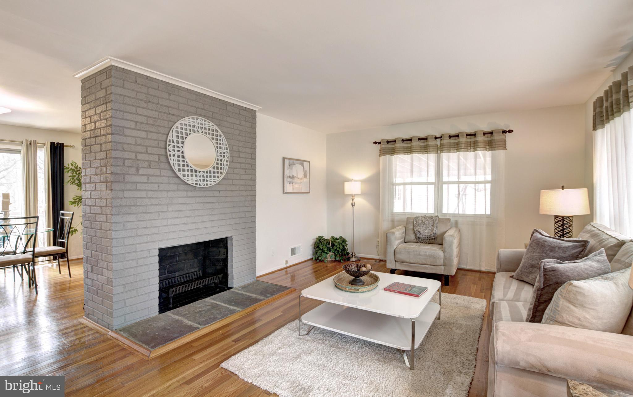 7601 Dunston Street Springfield, VA 22151 - Photo 12 of 30 Living Room
