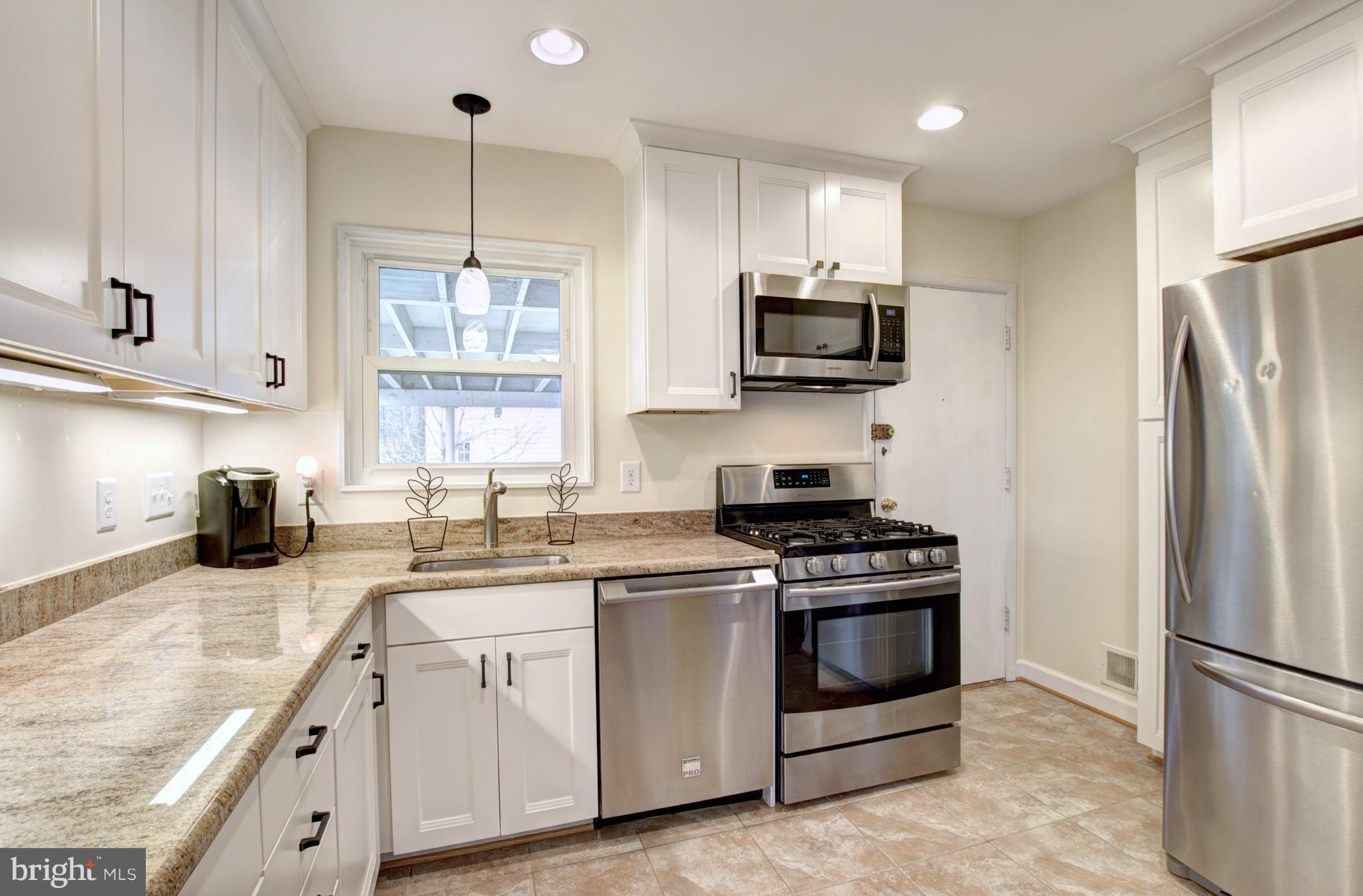 7601 Dunston Street Springfield, VA 22151 - Photo 4 of 30 Kitchen