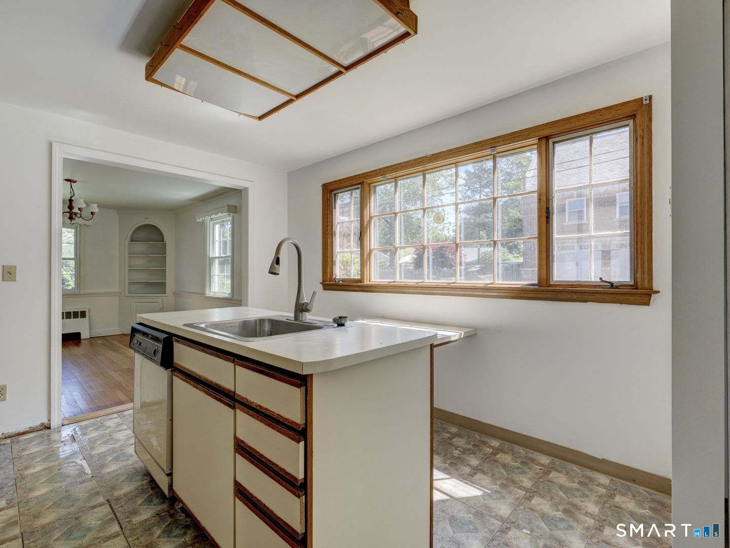 176 Stearns Street Bristol, CT 06010 - Photo 7 of 38
