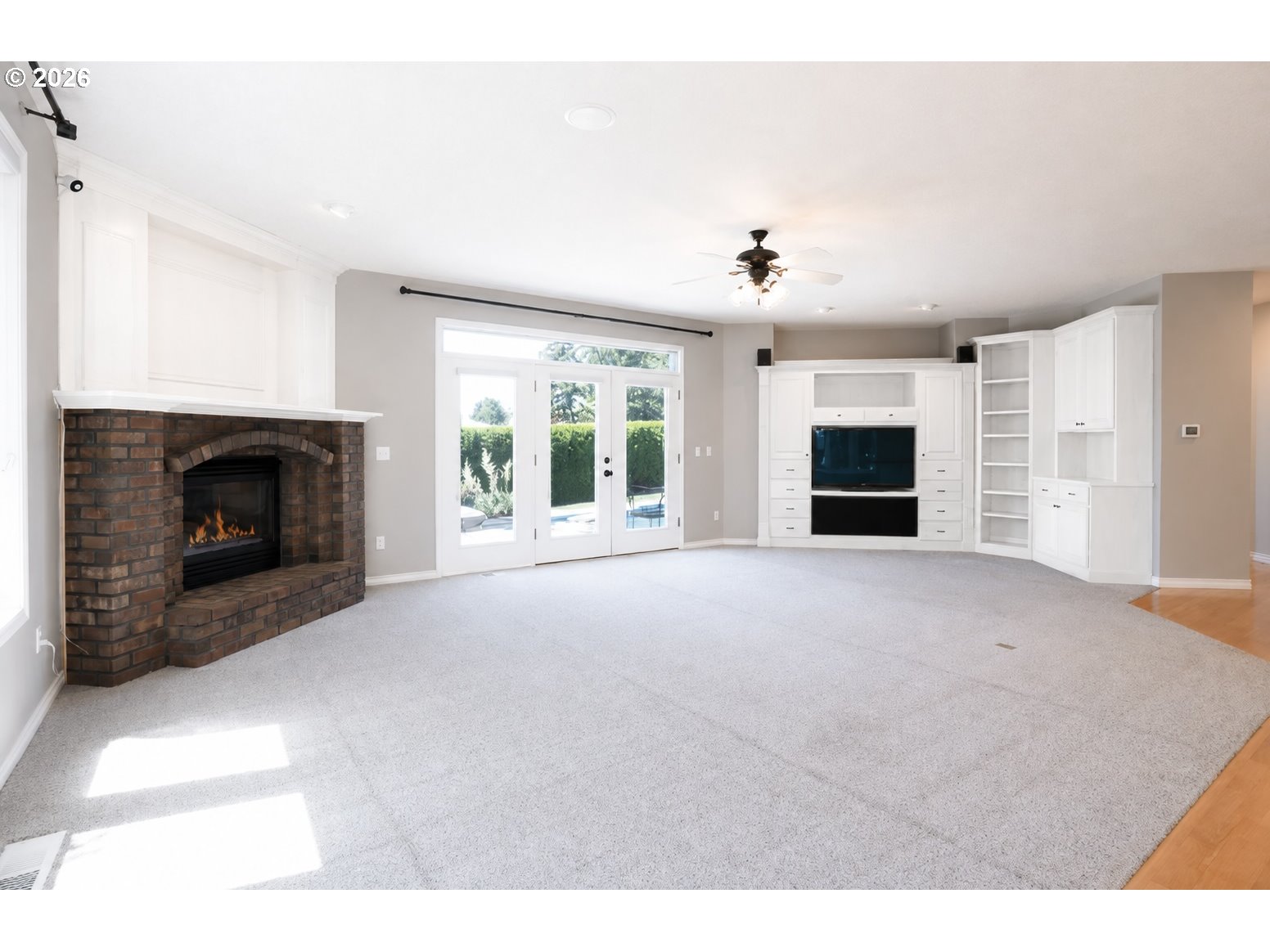 15686 Southwest Pleasantview Court Portland, OR 97224 - Photo 7 of 40 Living Room/Entrance