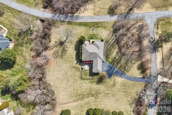 $825,000 | 39 Beaumont Drive, Hendersonville, NC 28739