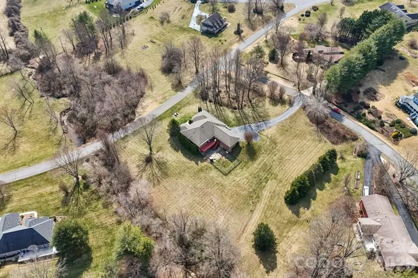 $825,000 | 39 Beaumont Drive, Hendersonville, NC 28739