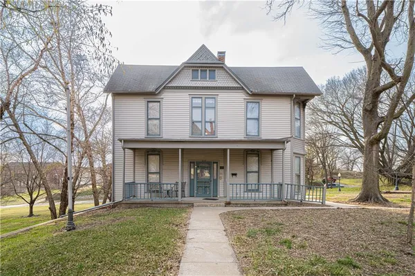$249,900 | 610 North 8th Street, St. Joseph, MO 64501