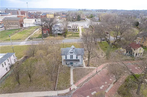 $249,900 | 610 North 8th Street, St. Joseph, MO 64501