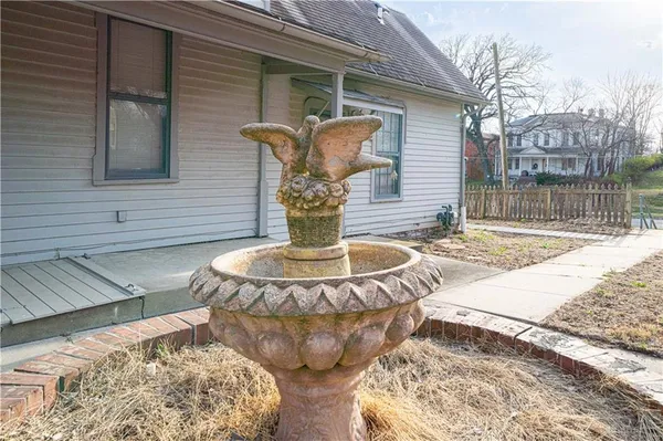 $249,900 | 610 North 8th Street, St. Joseph, MO 64501