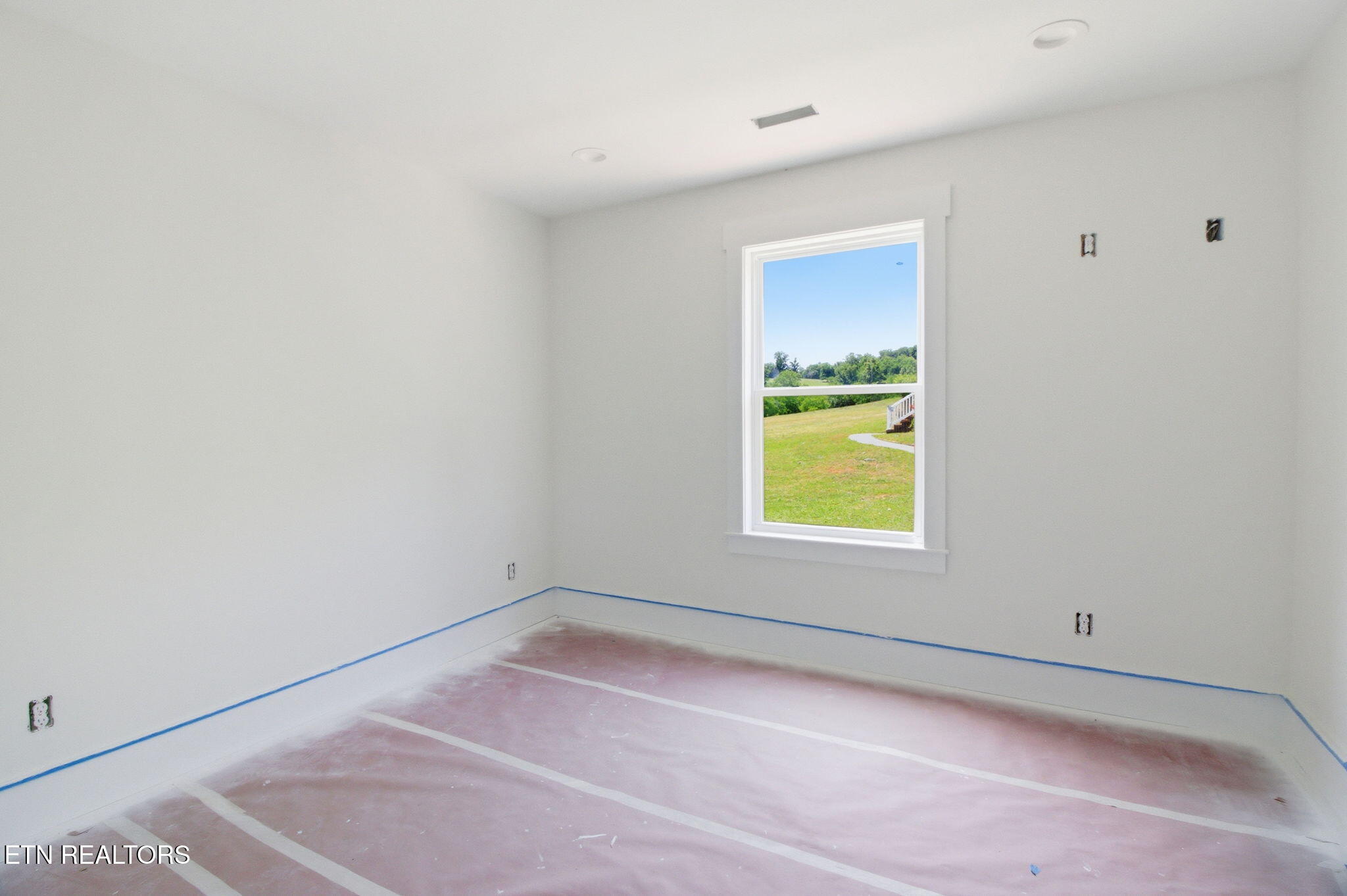 467 Laurel Road Clinton, TN 37716 - Photo 25 of 32 467 Laurel Rd_Bedroom 2