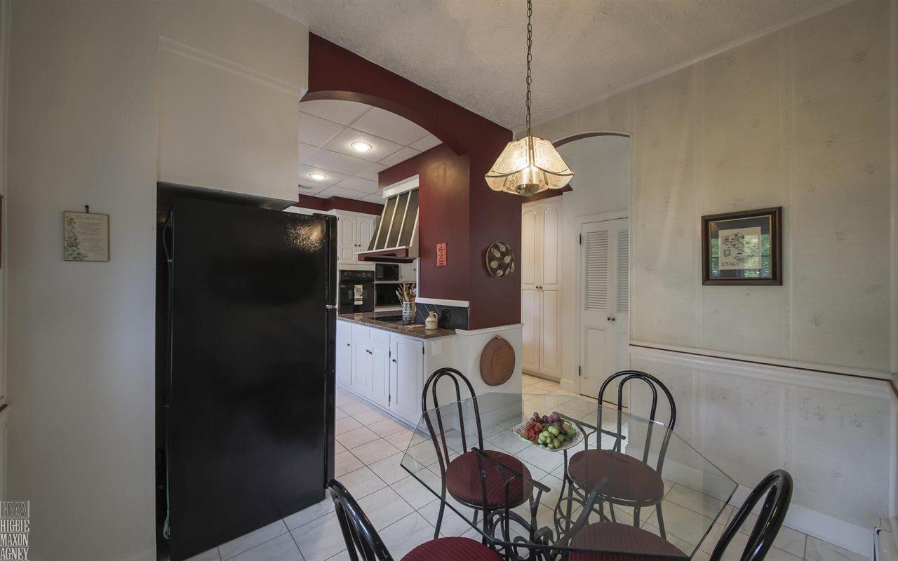 1015 Bishop Road Grosse Pointe, MI 48230 - Photo 19 of 55 31265379-18.JPG