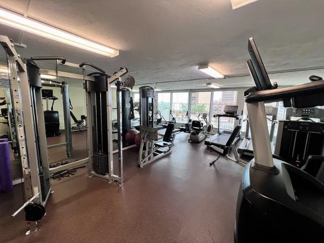 $2,695 | 6033 North Sheridan Road, Unit 8G, Chicago, IL 60660