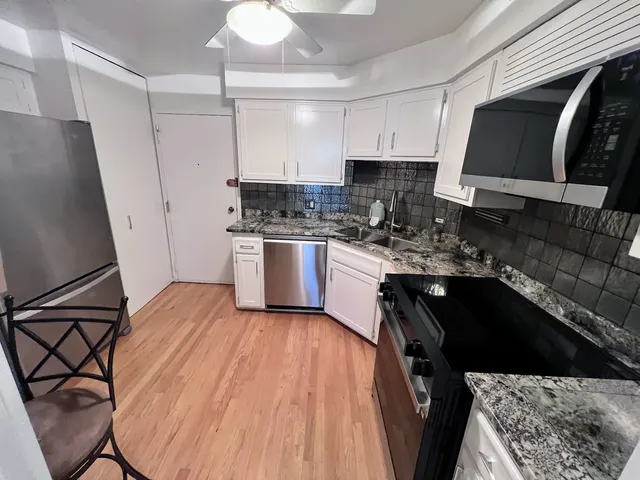 $2,695 | 6033 North Sheridan Road, Unit 8G, Chicago, IL 60660