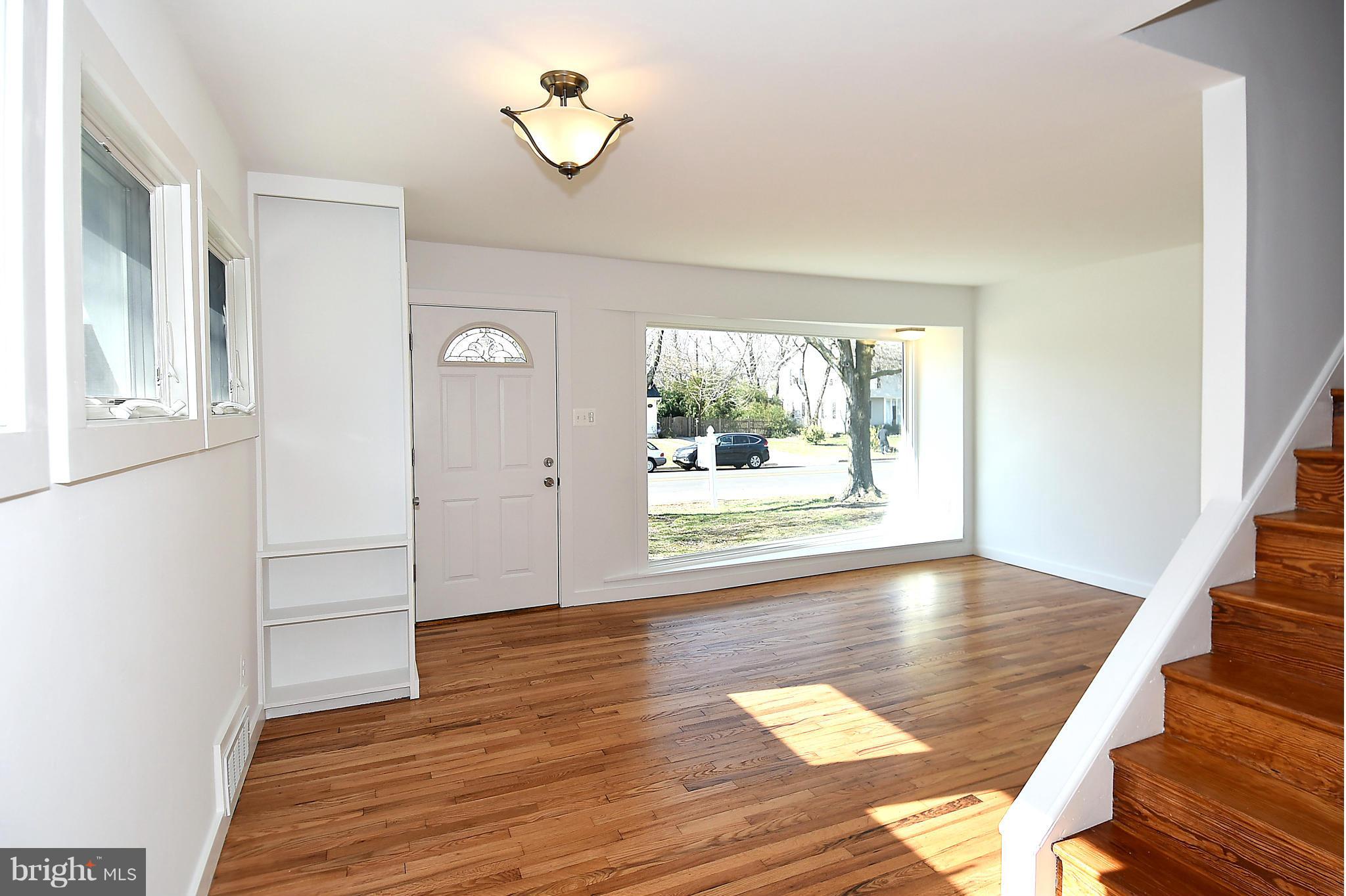 6913 Quander Road Alexandria, VA 22307 - Photo 3 of 30 Living Room