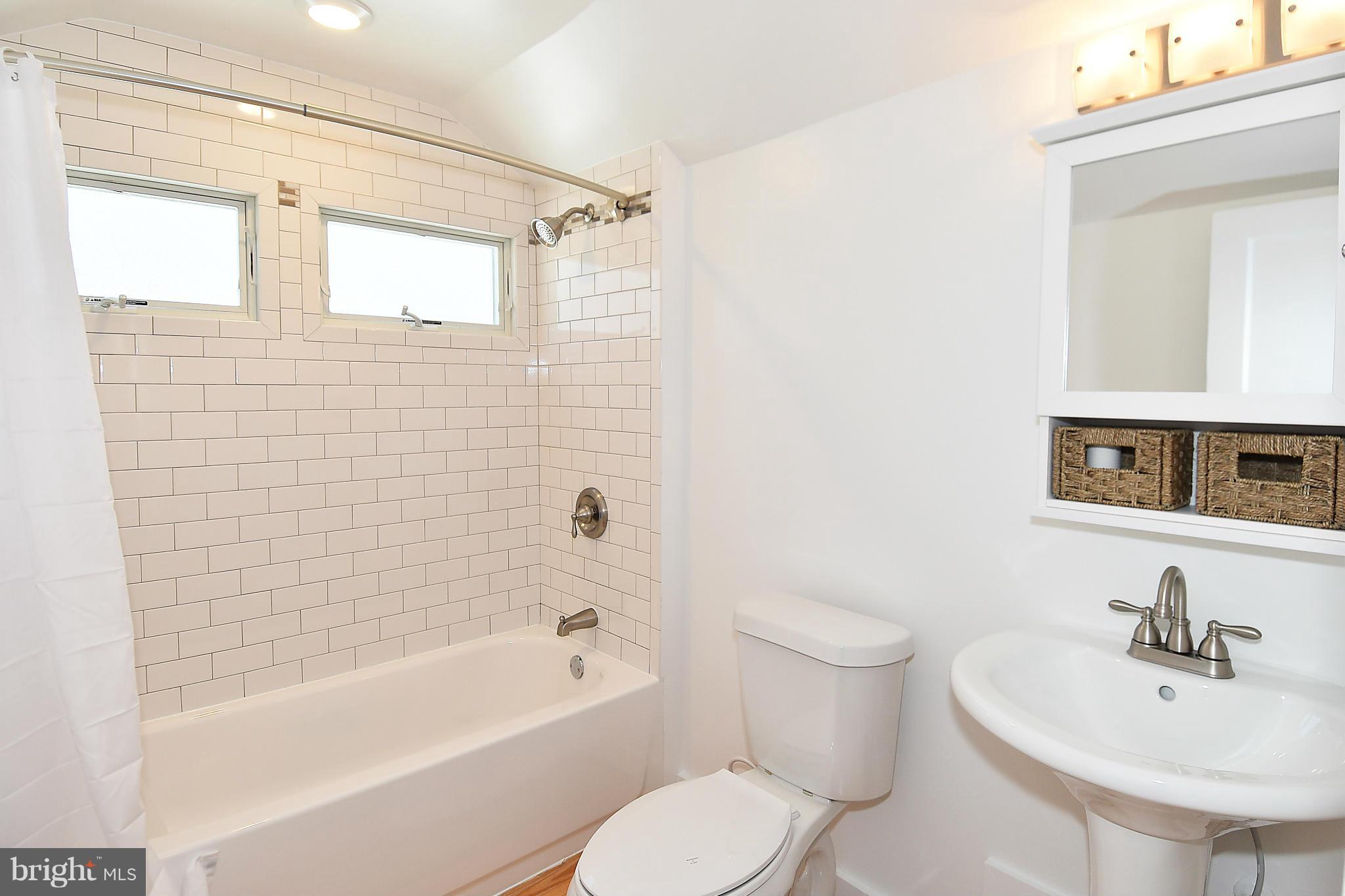 6913 Quander Road Alexandria, VA 22307 - Photo 23 of 30 Upstairs bath