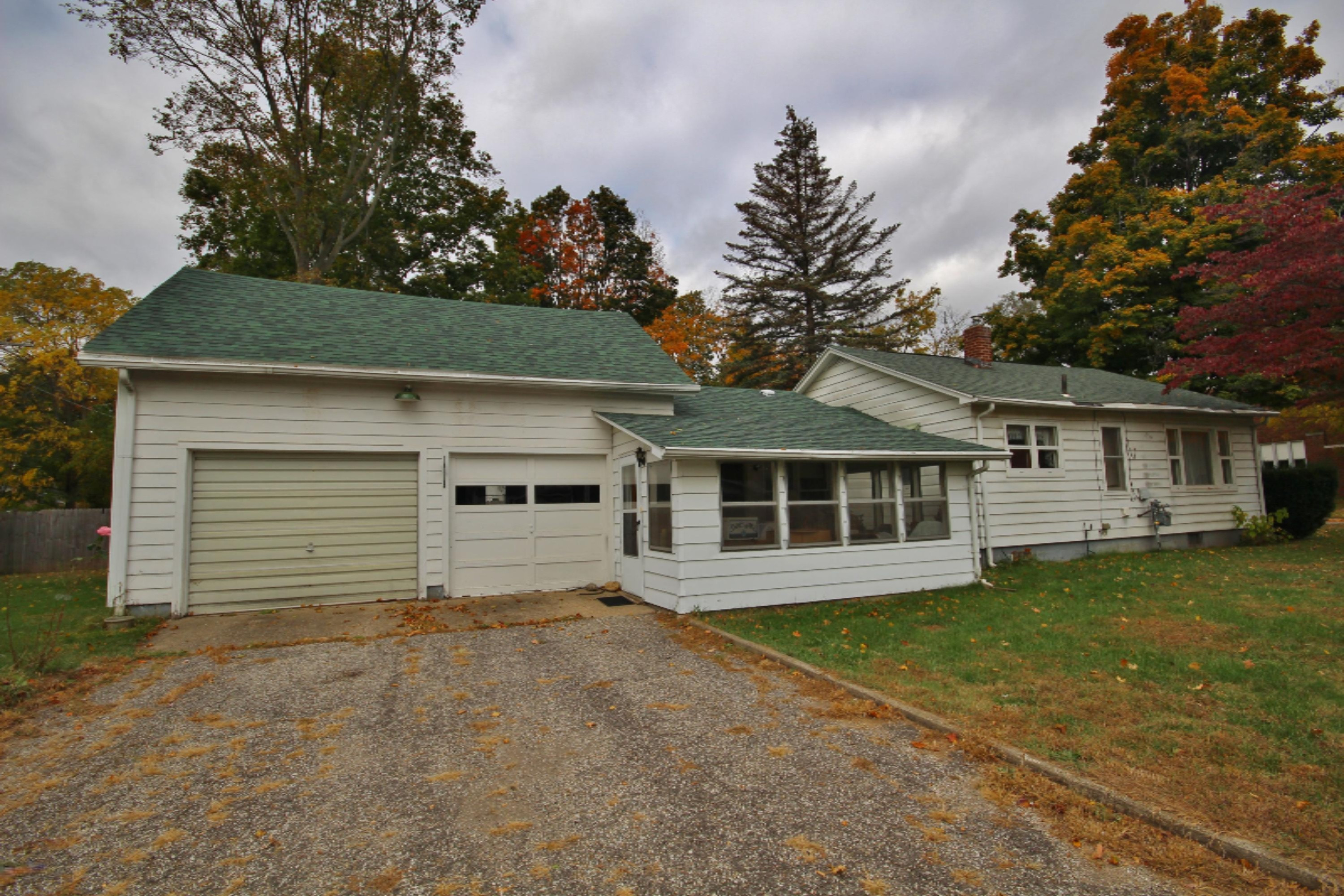 329 4th Avenue Three Rivers, MI 49093 - Photo 2 of 17 IMG_4302