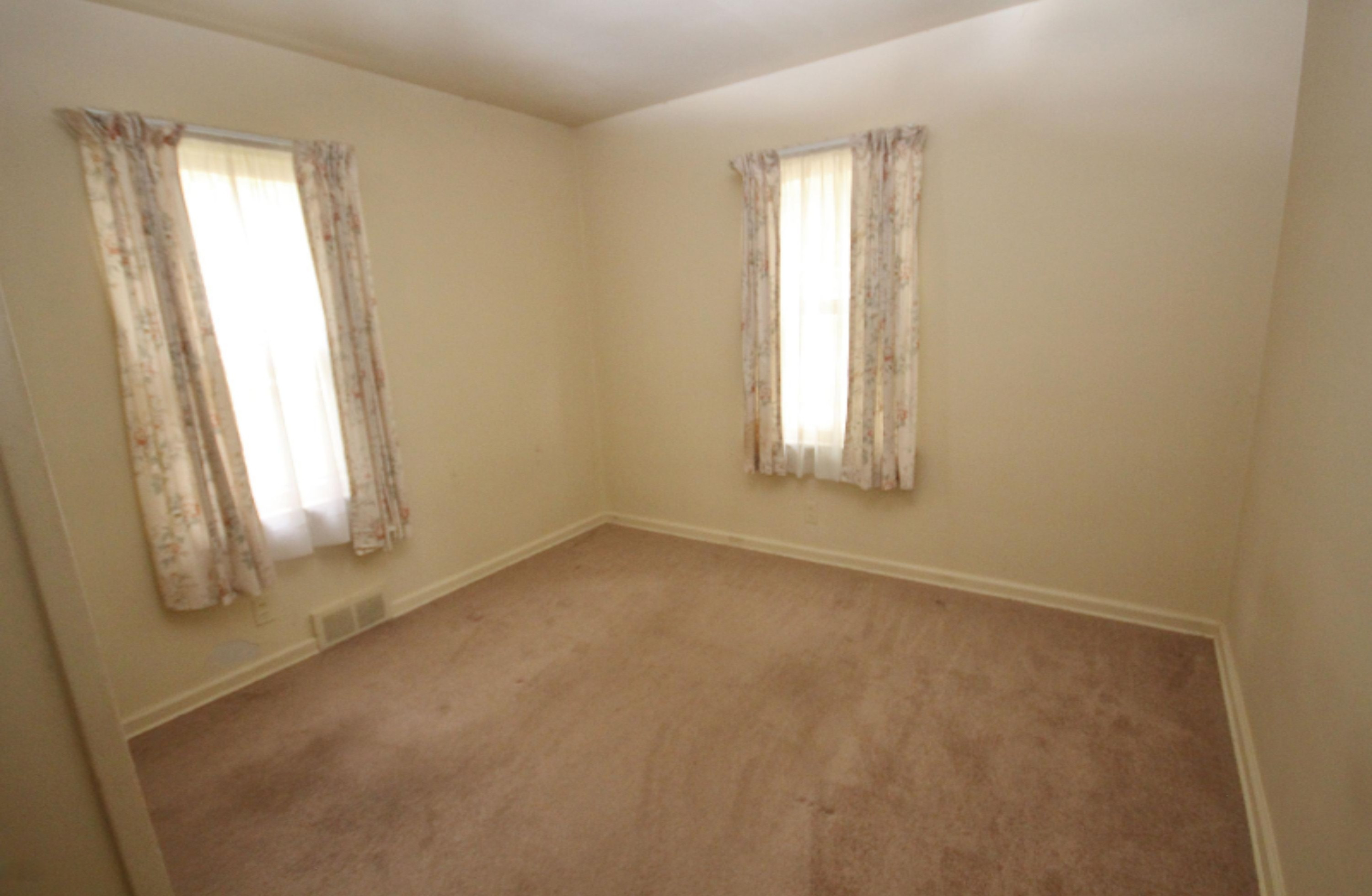 329 4th Avenue Three Rivers, MI 49093 - Photo 8 of 17 IMG_4322