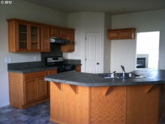 14081 Southwest Viewpoint Court Portland, OR 97224 - Photo 4 of 10 Gallery Image 4