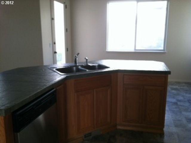 14081 Southwest Viewpoint Court Portland, OR 97224 - Photo 5 of 10 Gallery Image 5
