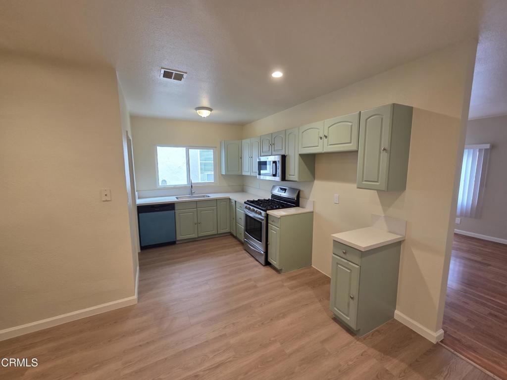 407 South Verdugo Road Glendale, CA 91205 - Photo 22 of 44 Kitchen 2