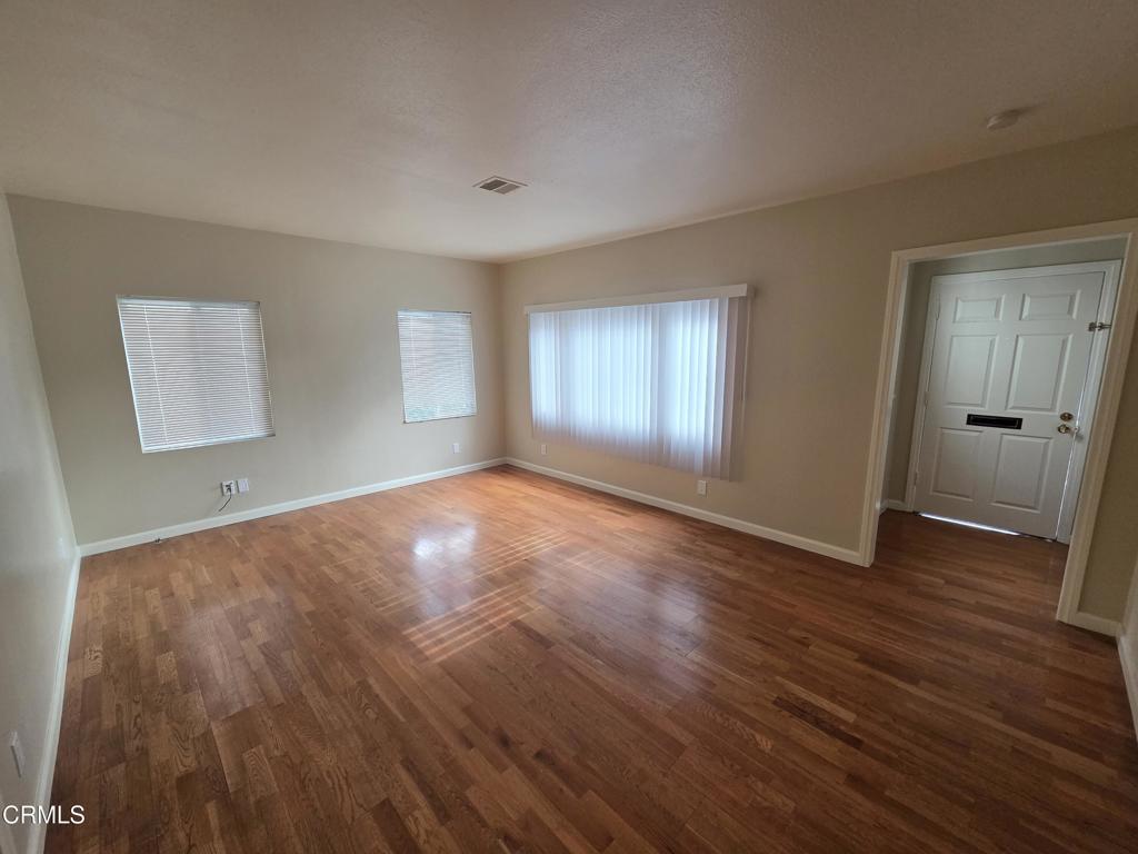 407 South Verdugo Road Glendale, CA 91205 - Photo 32 of 44 Living 2