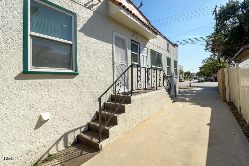 407 South Verdugo Road Glendale, CA 91205 - Photo 8 of 44 011_407 S Verdugo Rd_GYP-MLS