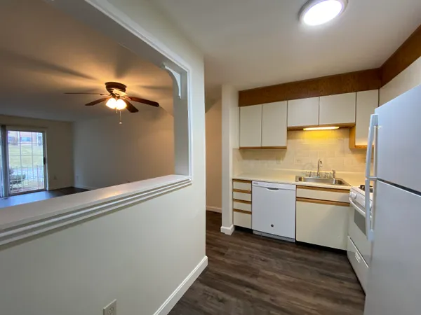 $1,707 | 383 Huse Road, Unit 36, Manchester, NH 03103