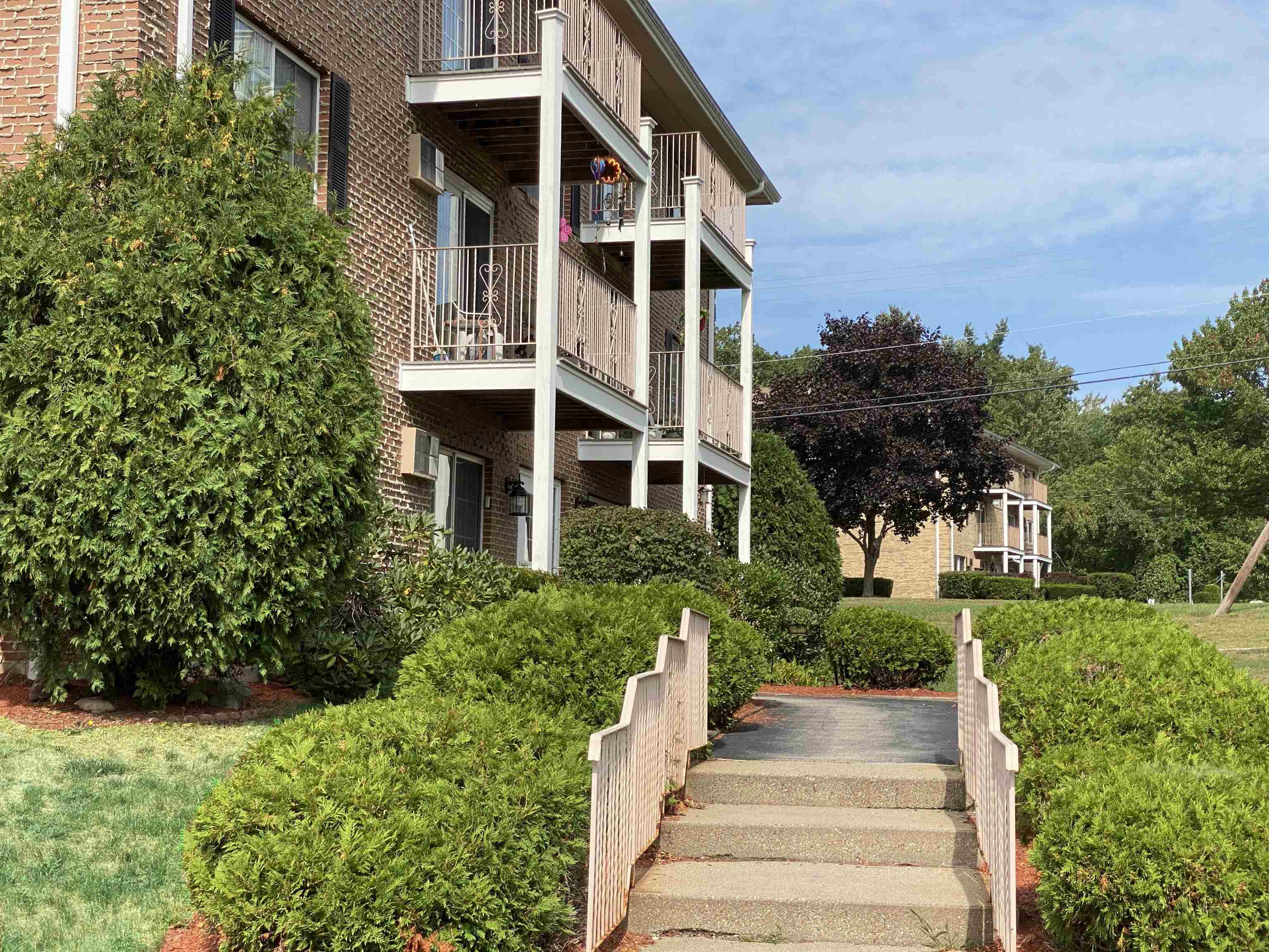 383 Huse Road, Unit 36 Manchester, NH 03103 - Photo 2 of 37