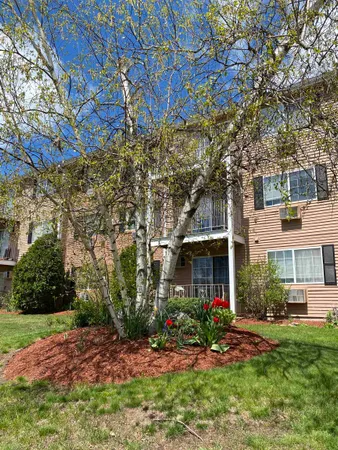 $1,707 | 383 Huse Road, Unit 36, Manchester, NH 03103