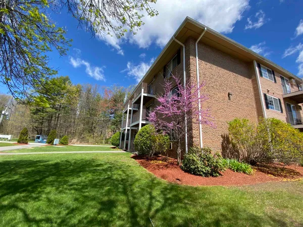 $1,707 | 383 Huse Road, Unit 36, Manchester, NH 03103