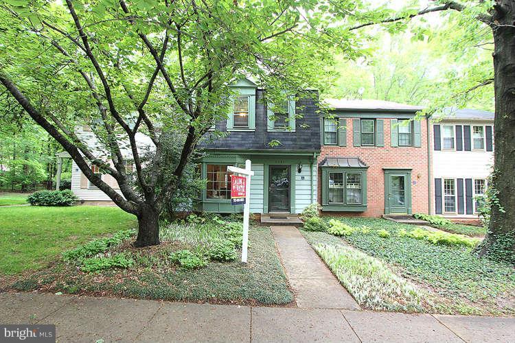 2145 Pond View Court Reston, VA 20191 - Photo 3 of 30 Exterior (Front)