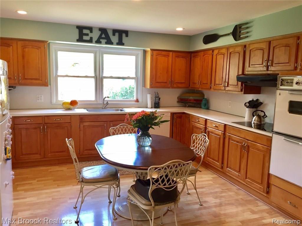 33118 Hearthstone Road Farmington Hills, MI 48334 - Photo 10 of 37