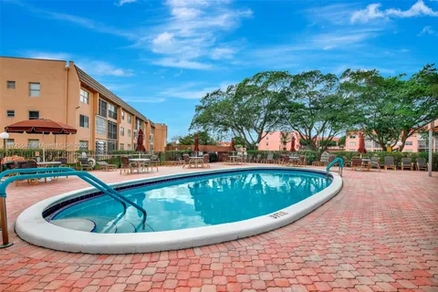 $95,000 | 9181 Sunrise Lakes Boulevard, Unit 210, Sunrise, FL 33322