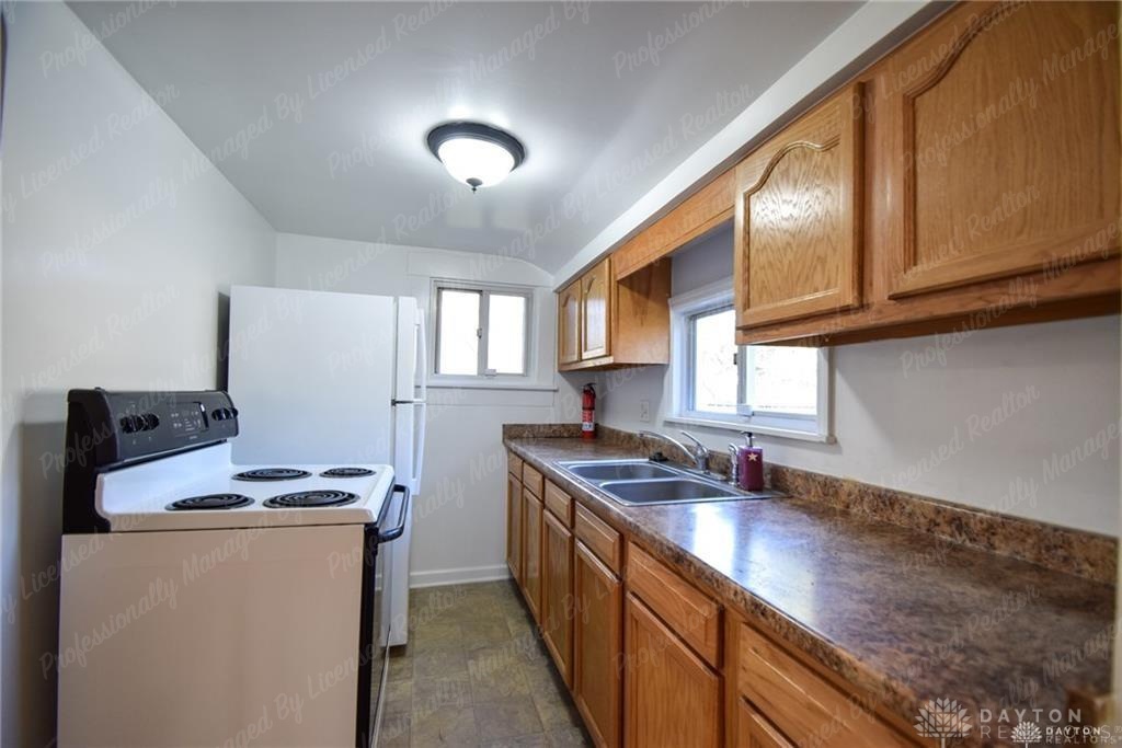 2926 Robin Road Dayton, OH 45409 - Photo 12 of 28