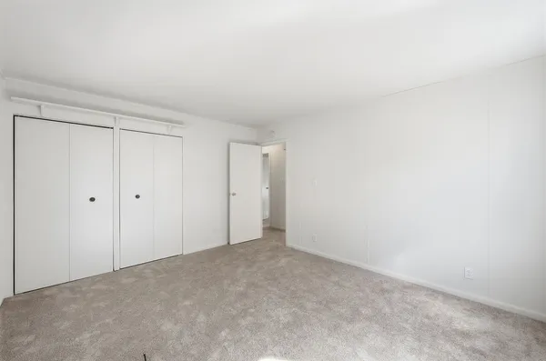 $325,000 | 910 Meadow Lane, Streamwood, IL 60107