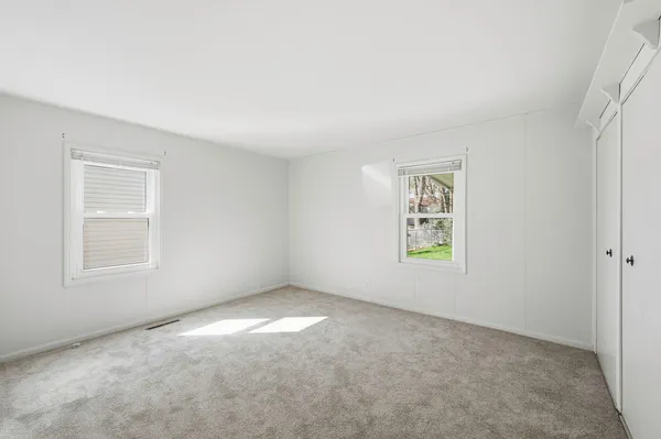 $325,000 | 910 Meadow Lane, Streamwood, IL 60107