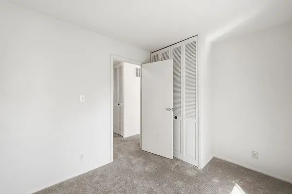 $325,000 | 910 Meadow Lane, Streamwood, IL 60107