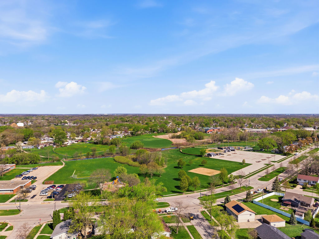 910 Meadow Lane Streamwood, IL 60107 - Photo 26 of 30 an aerial view of multiple house