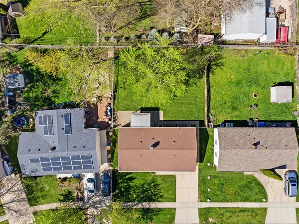 $325,000 | 910 Meadow Lane, Streamwood, IL 60107