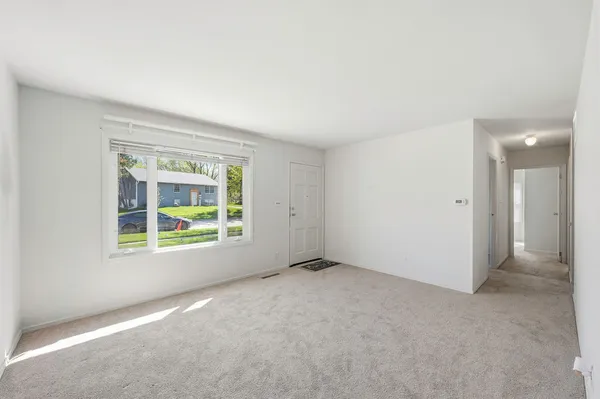 $325,000 | 910 Meadow Lane, Streamwood, IL 60107