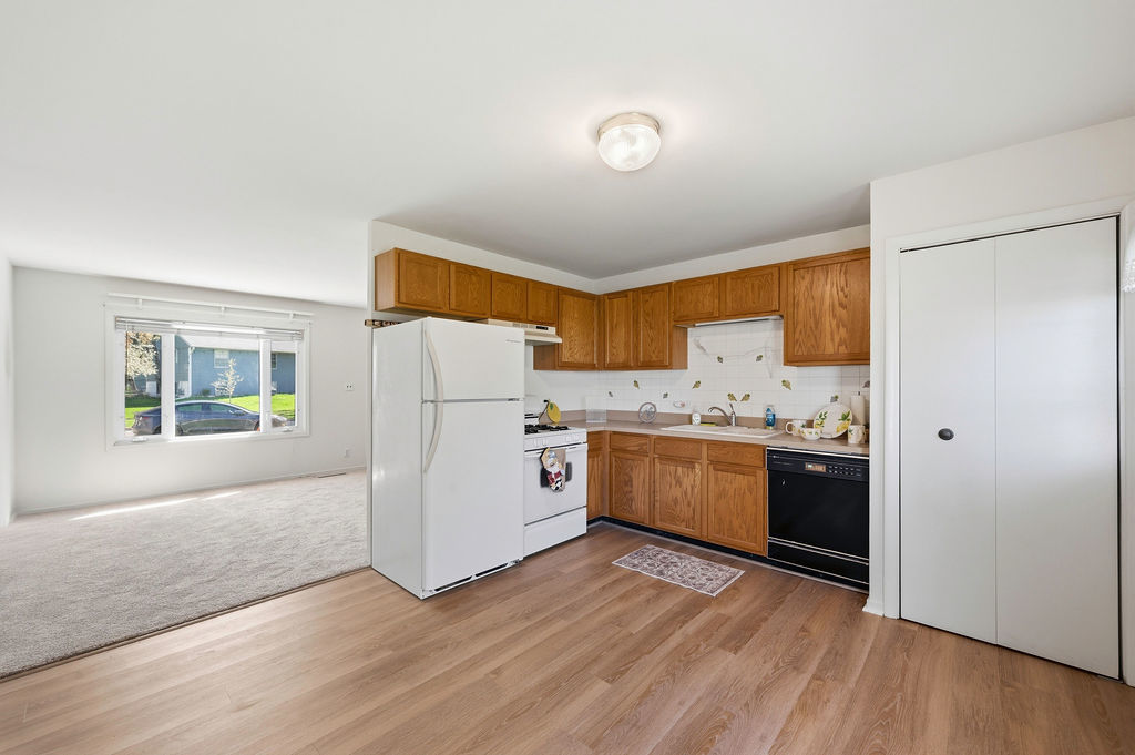 910 Meadow Lane Streamwood, IL 60107 - Photo 8 of 30 a kitchen with a refrigerator and a stove top oven