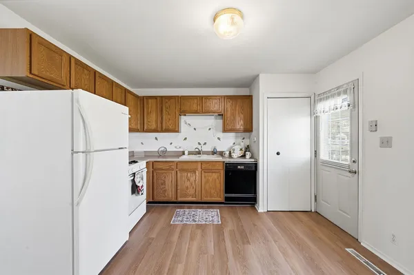 $325,000 | 910 Meadow Lane, Streamwood, IL 60107