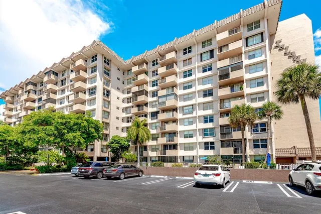 $1,995 | 777 South Federal Highway, Unit RP216, Pompano Beach, FL 33062