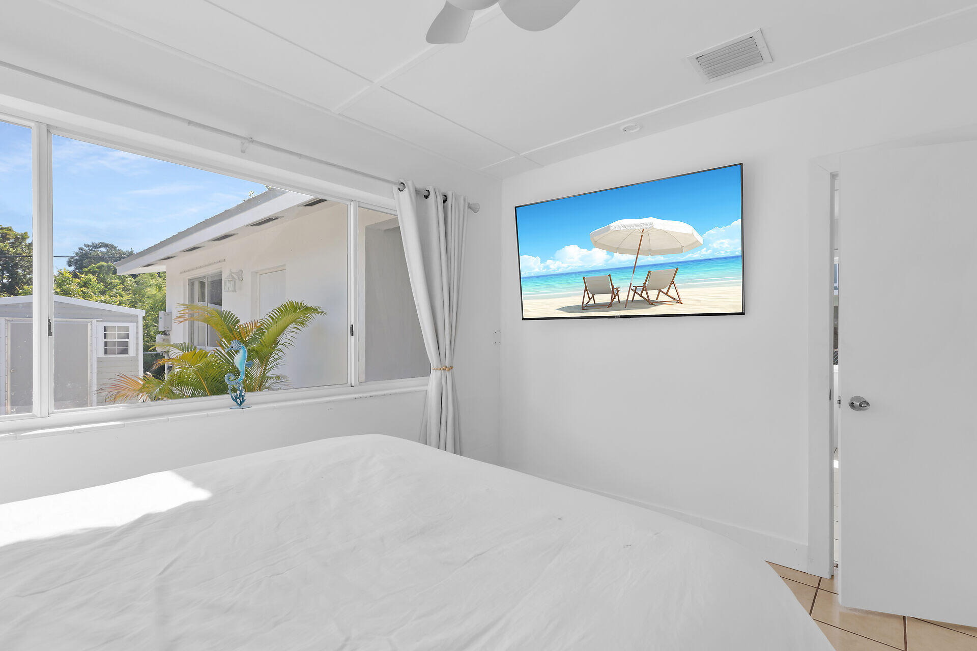 20 Palm Drive Key Largo, FL 33037 - Photo 11 of 47 a bedroom with a bed and a window