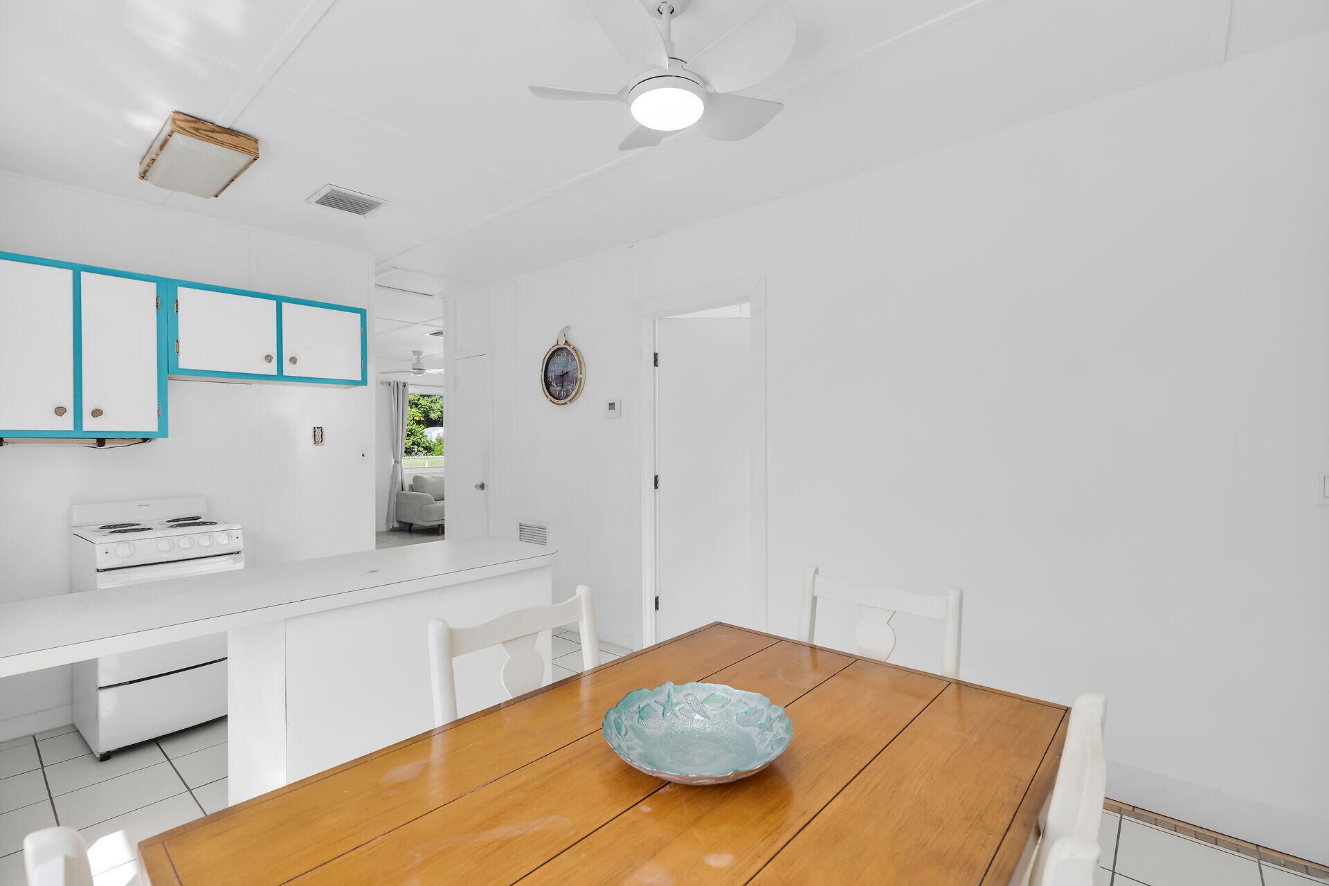 20 Palm Drive Key Largo, FL 33037 - Photo 18 of 47 a kitchen with a sink and cabinets
