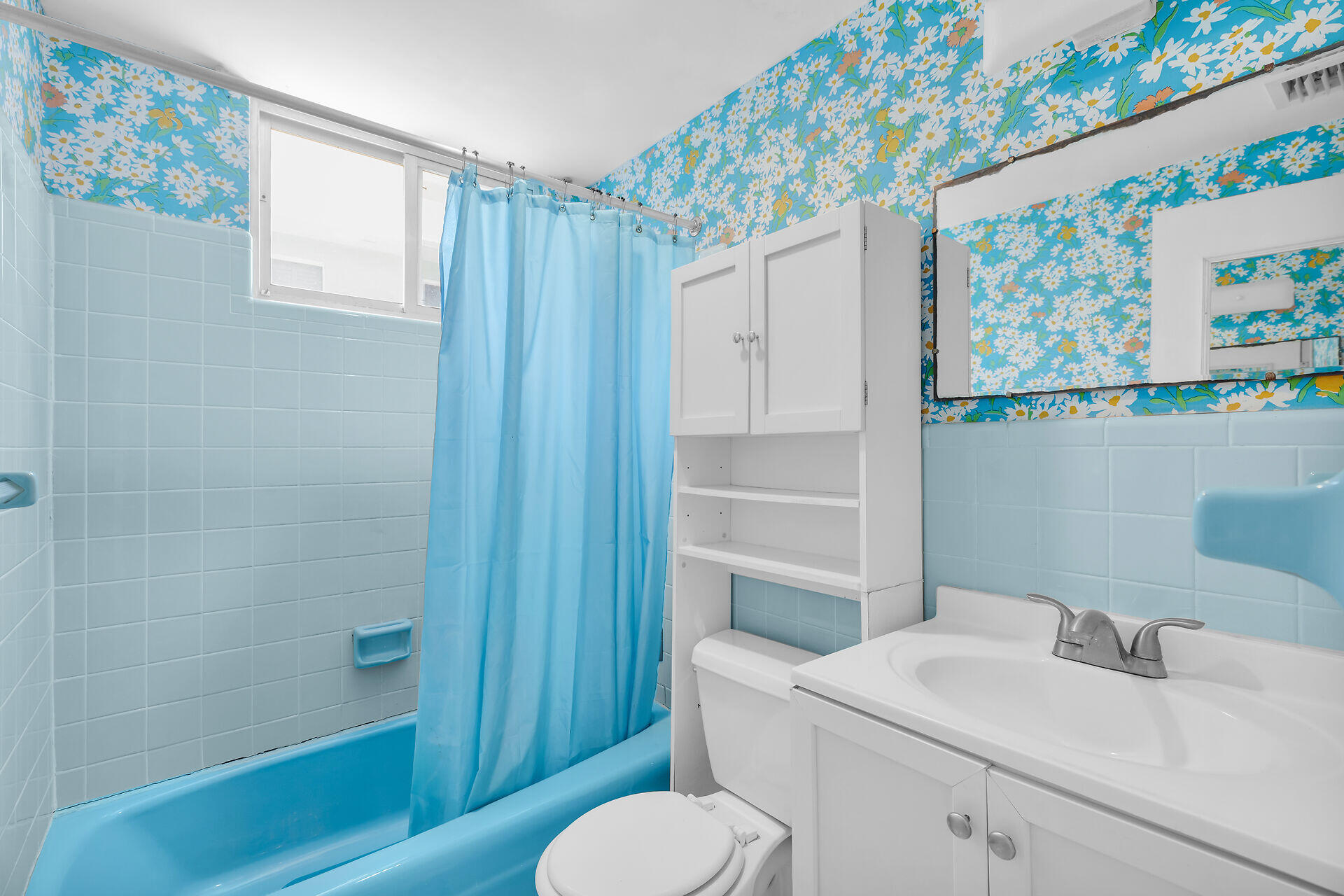 20 Palm Drive Key Largo, FL 33037 - Photo 24 of 47 a bathroom with a sink a toilet and shower