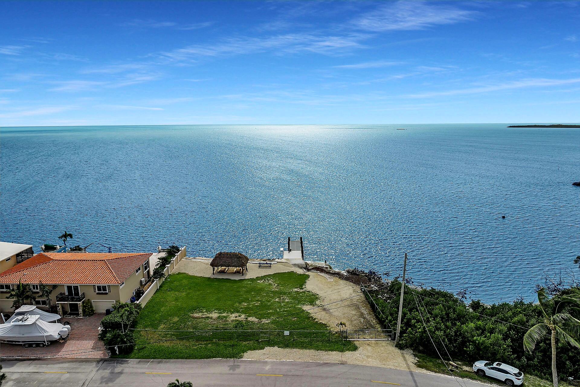 20 Palm Drive Key Largo, FL 33037 - Photo 3 of 47 a view of a terrace