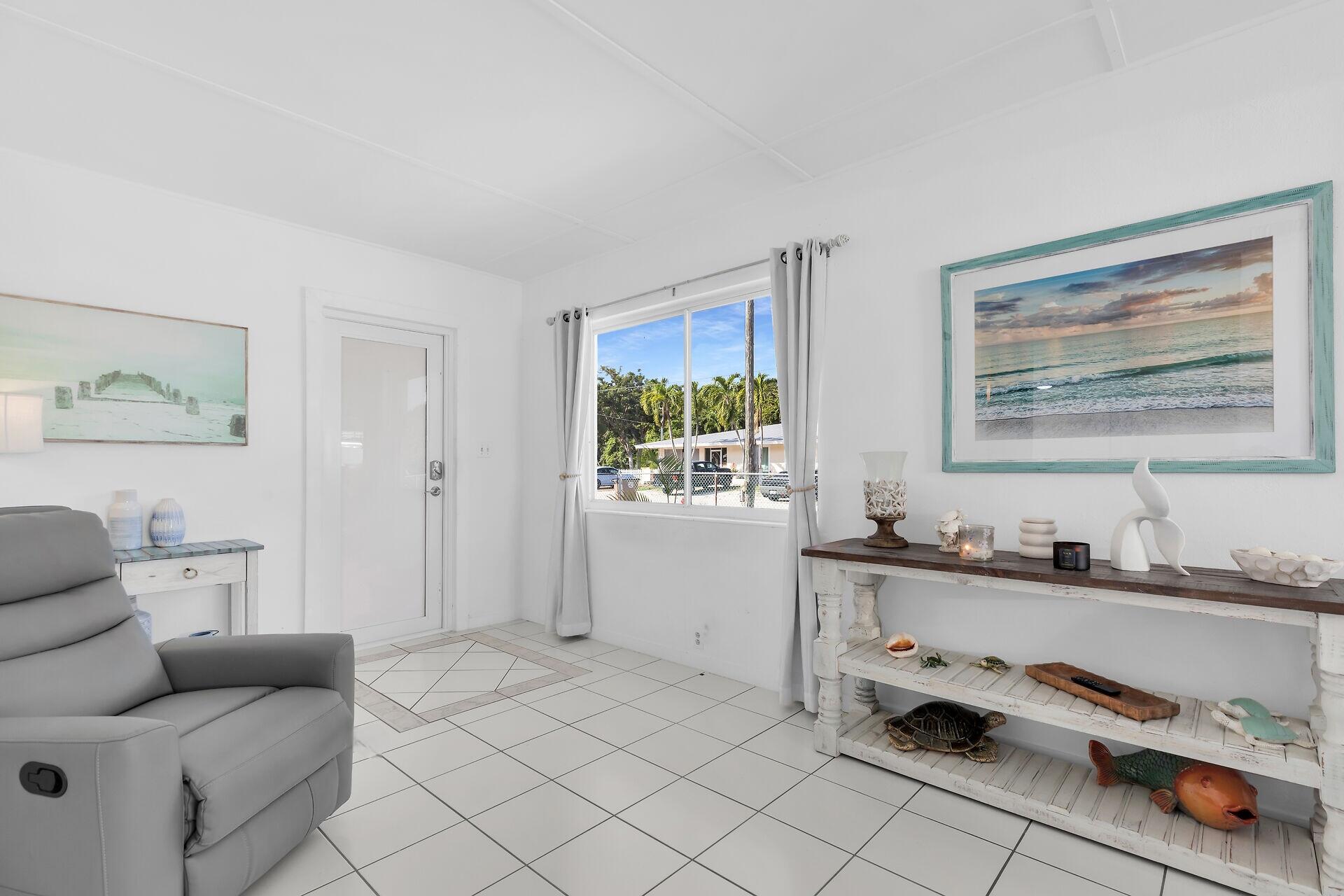 20 Palm Drive Key Largo, FL 33037 - Photo 5 of 47 a living room with furniture and a window